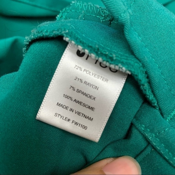 Figs Casma Three-Pocket Scrub Top - Picture 4 of 5